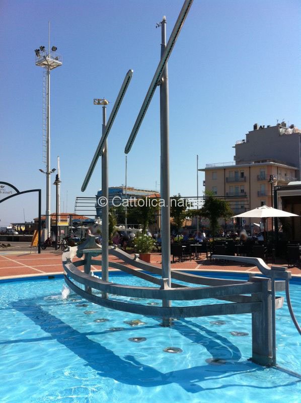 Fontana Barca Piazza del Porto Cattolica (RN)