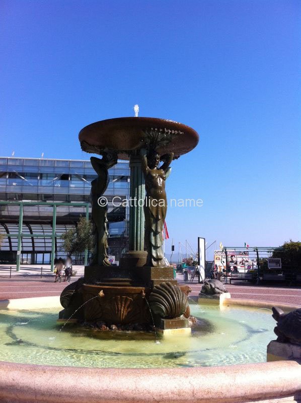 Fontana delle sirene Cattolica Piazza 1 maggio